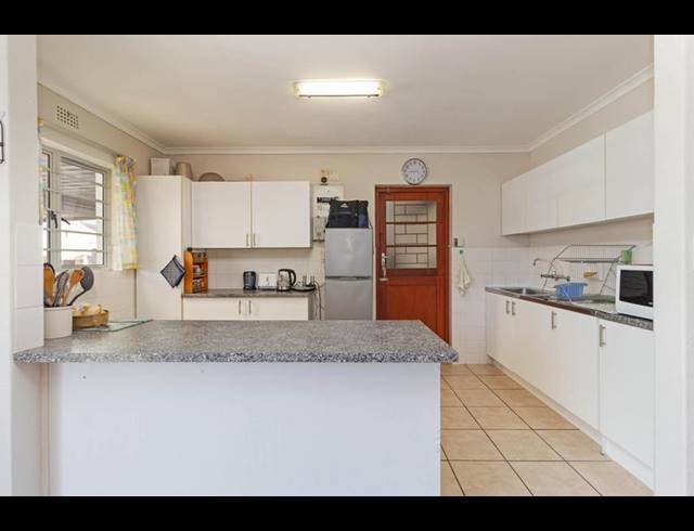 3 BEDROOM HOUSE FOR SALE IN LAKESIDE